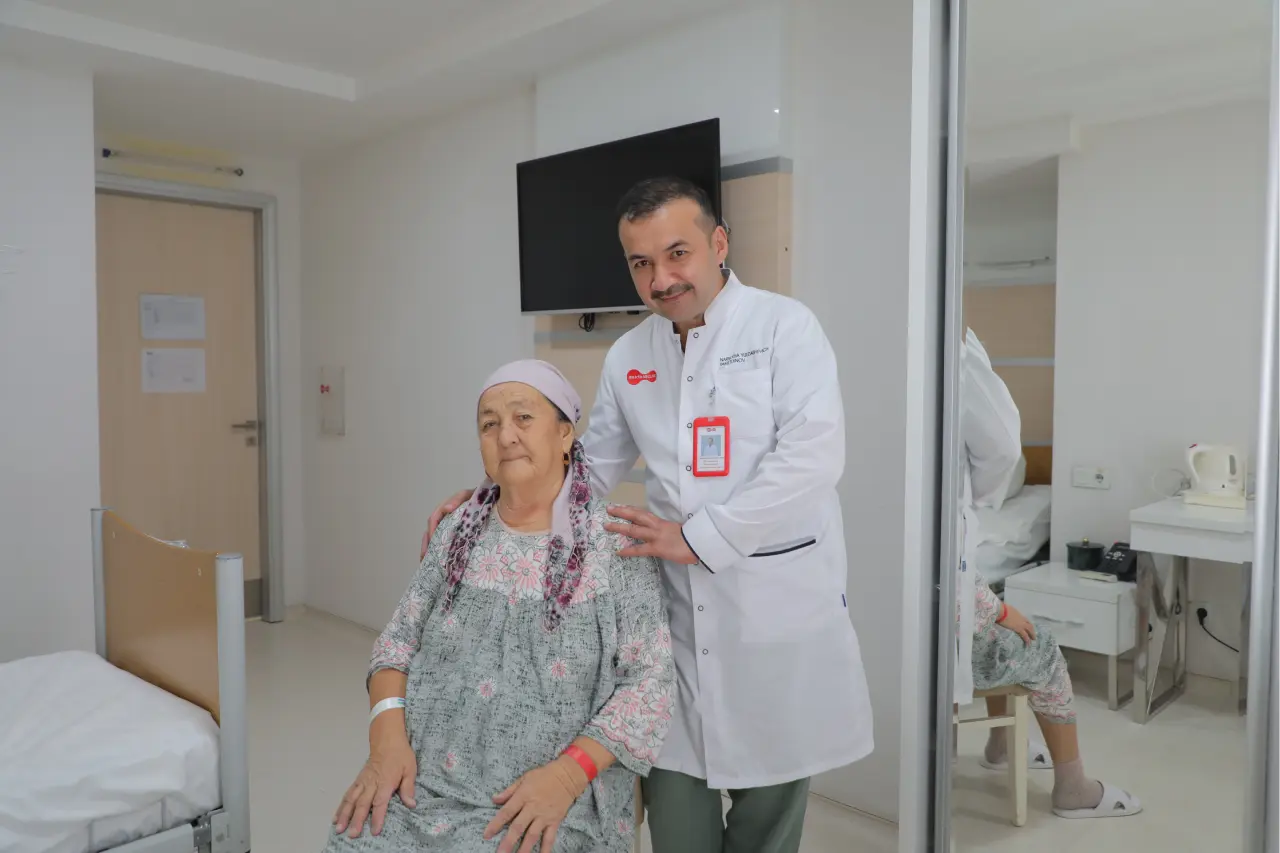 Пациент и врач в палате